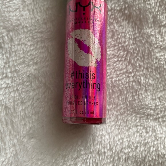NYX This is Everything Lip Gloss SHEER BERRY NEW - Picture 4 of 10